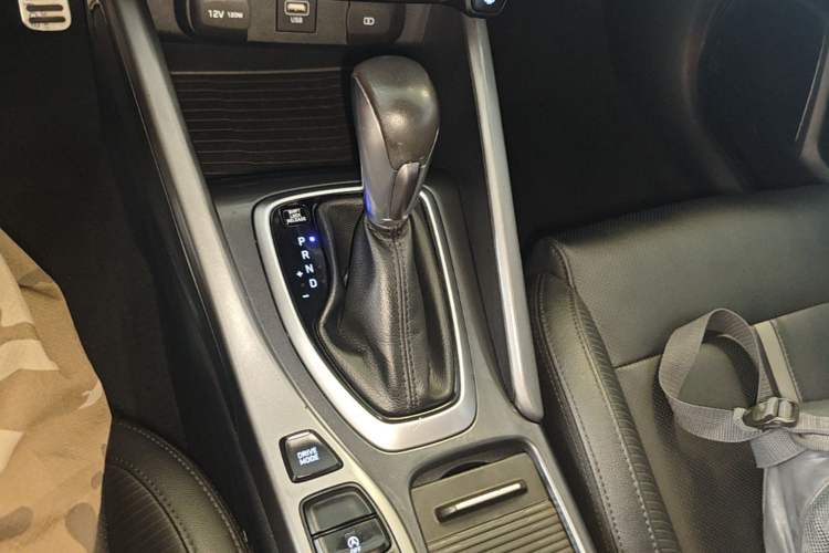 Used Hyundai Lafesta 2019 280TGDi Smart Speed Version China VI Standard Gear Lever