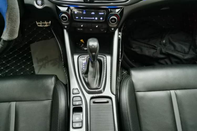 Used Hyundai Lafesta 2019 280TGDi Smart Speed Version China VI Standard Gear Lever