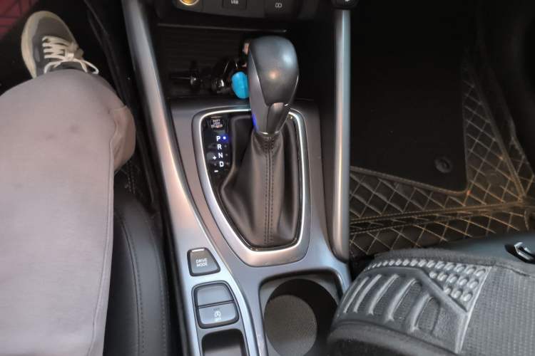 Used Hyundai Lafesta 2019 280TGDi Smart Speed Version China VI Standard Gear Lever
