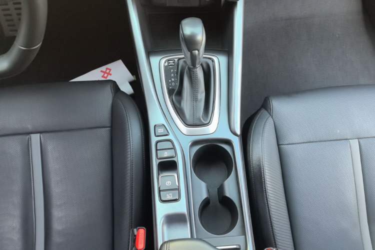 Used Hyundai Lafesta 2019 280TGDi Smart Speed Version China VI Standard Gear Lever