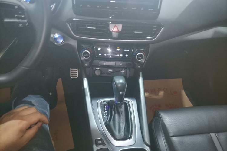 Used Hyundai Lafesta 2019 280TGDi Smart Speed Version China VI Standard Gear Lever