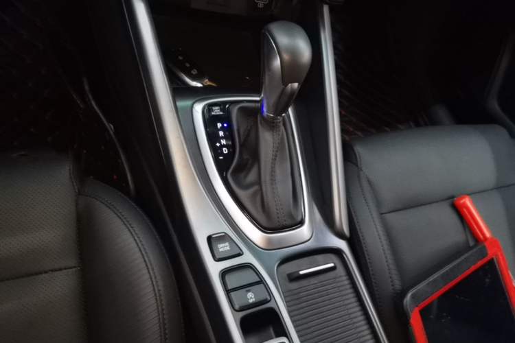 Used Hyundai Lafesta 2019 280TGDi Smart Speed Version China VI Standard Gear Lever