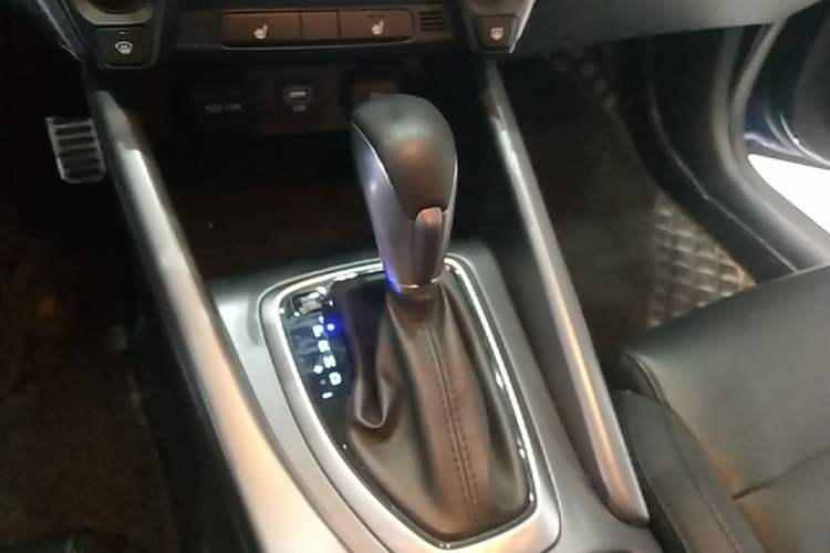 Used Hyundai Lafesta 2019 280TGDi Smart Speed Version China VI Standard Gear Lever