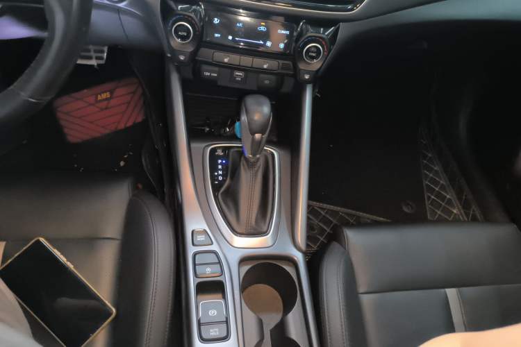 Used Hyundai Lafesta 2019 280TGDi Smart Speed Version China VI Standard Gear Lever