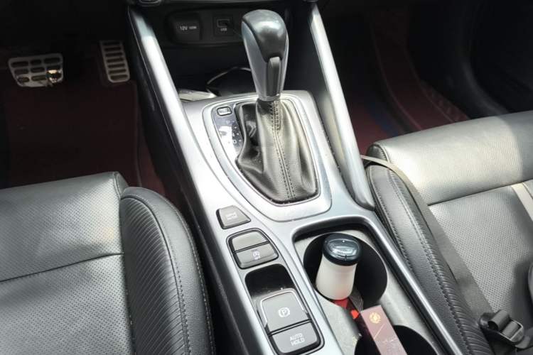 Used Hyundai Lafesta 2019 280TGDi Smart Speed Version China VI Standard Gear Lever