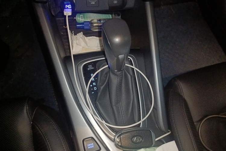 Used Hyundai Lafesta 2019 280TGDi Smart Speed Version China VI Standard Gear Lever