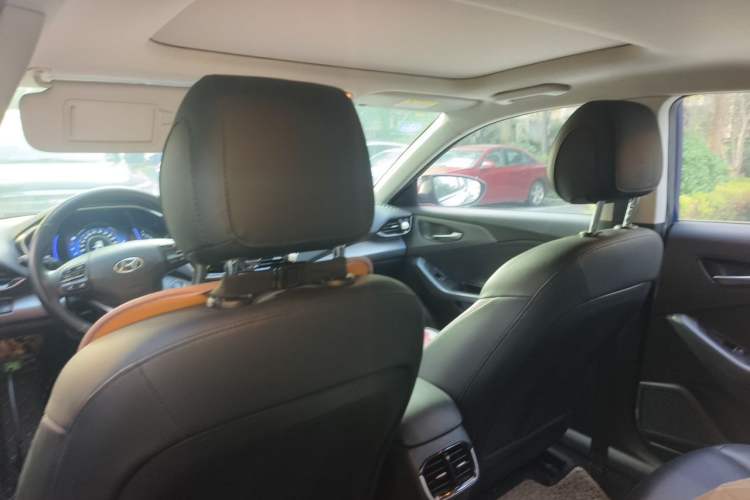 Used Hyundai Lafesta 2019 280TGDi Smart Speed Version China VI Standard Headliner