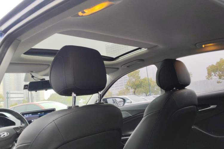 Used Hyundai Lafesta 2019 280TGDi Smart Speed Version China VI Standard Headliner