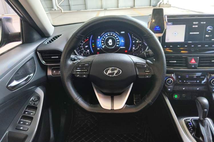 Used Hyundai Lafesta 2019 280TGDi Smart Speed Version China VI Standard Steering Wheel