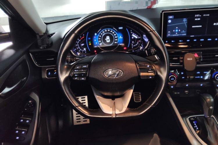 Used Hyundai Lafesta 2019 280TGDi Smart Speed Version China VI Standard Steering Wheel
