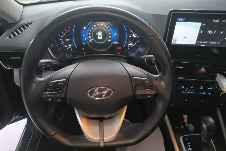 Used Hyundai Lafesta 2019 280TGDi Smart Speed Version China VI Standard Steering Wheel