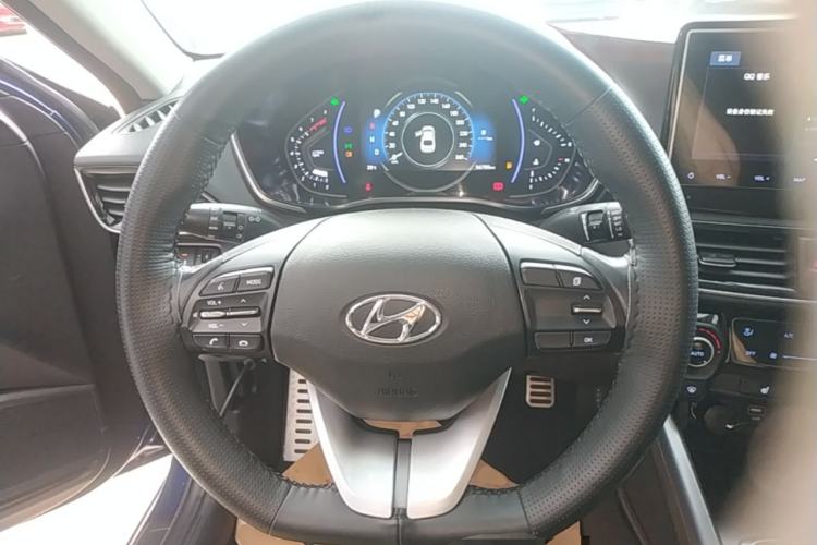 Used Hyundai Lafesta 2019 280TGDi Smart Speed Version China VI Standard Steering Wheel