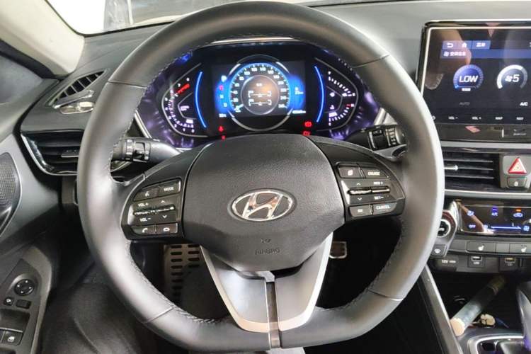 Used Hyundai Lafesta 2019 280TGDi Smart Speed Version China VI Standard Steering Wheel