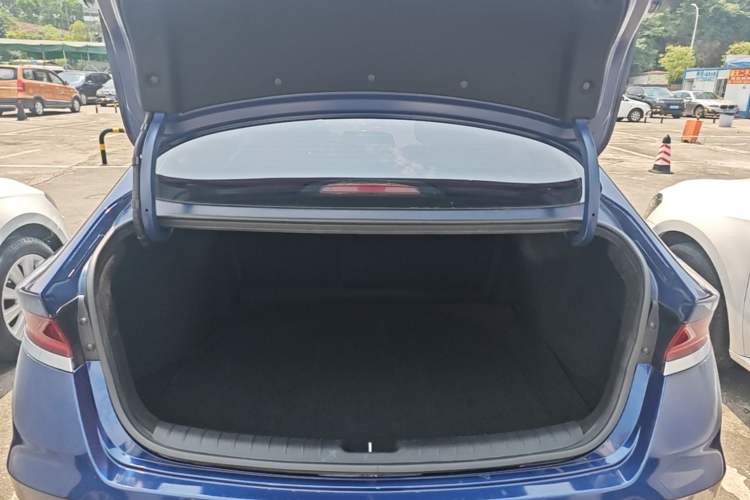 Used Hyundai Lafesta 2019 280TGDi Smart Edition China VI Standard Trunk