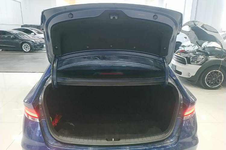 Used Hyundai Lafesta 2019 280TGDi Smart Speed Version China VI Standard Trunk
