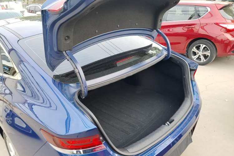 Used Hyundai Lafesta 2019 280TGDi Sport Edition China VI Trunk