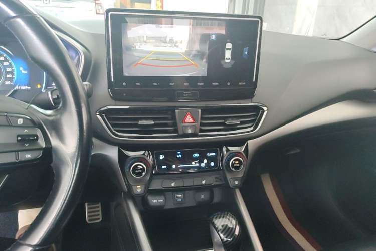 Used Hyundai Lafesta 2019 280TGDi Smart Speed Version China V Standard Audio And AC Panel