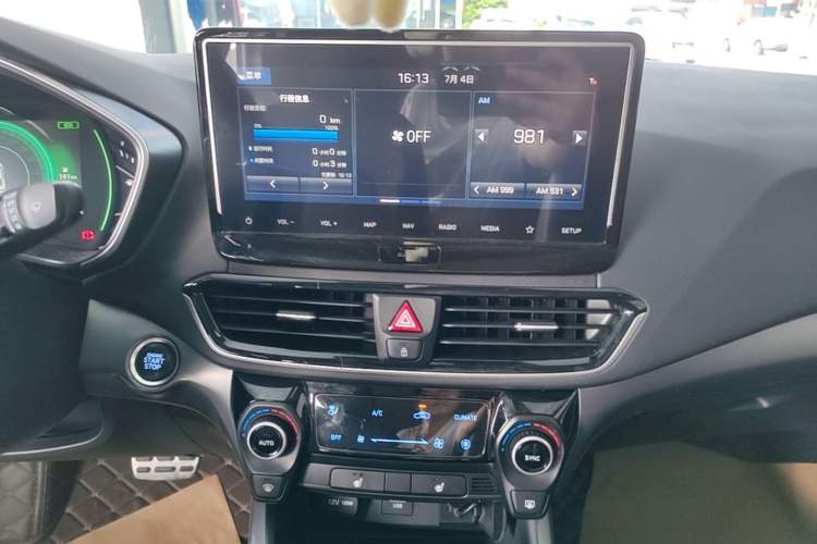 Used Hyundai Lafesta 2019 280TGDi Smart Edition China VI Standard Audio And AC Panel