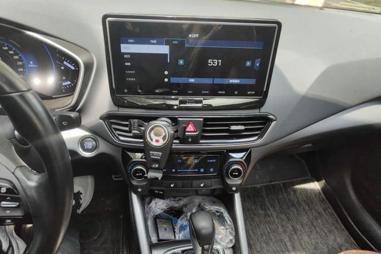 Used Hyundai Lafesta 2019 280TGDi Smart Speed Version China VI Standard Audio And AC Panel