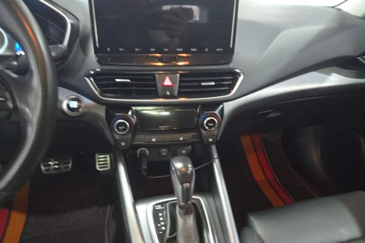 Used Hyundai Lafesta 2019 280TGDi Smart Speed Version China VI Standard Audio And AC Panel