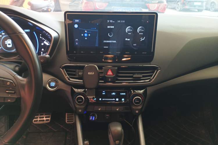 Used Hyundai Lafesta 2019 280TGDi Smart Speed Version China VI Standard Audio And AC Panel