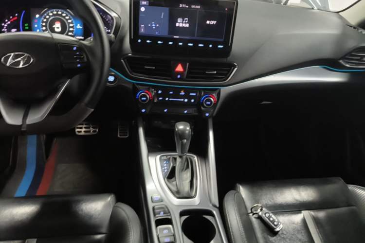 Used Hyundai Lafesta 2019 280TGDi Smart Speed Version China VI Standard Audio And AC Panel