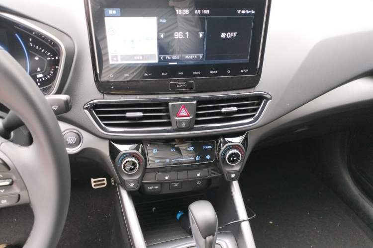 Used Hyundai Lafesta 2019 280TGDi Smart Edition China VI Standard Audio And AC Panel