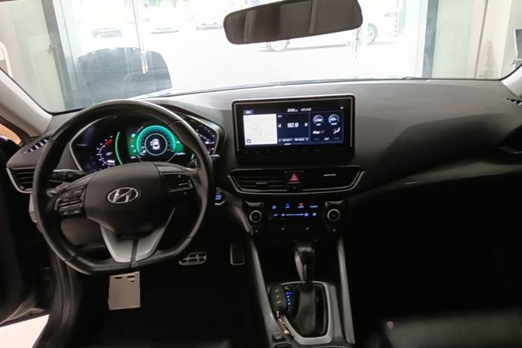 Used Hyundai Lafesta 2019 280TGDi Smart Speed Version China VI Standard Center Console