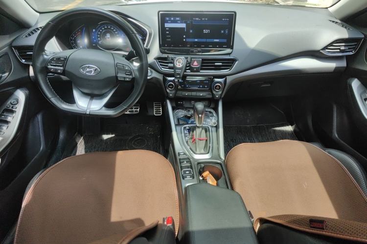 Used Hyundai Lafesta 2019 280TGDi Smart Speed Version China VI Standard Center Console