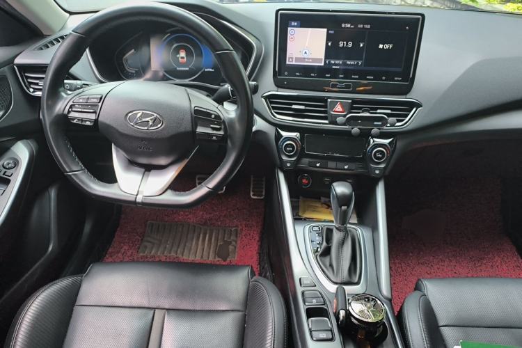 Used Hyundai Lafesta 2019 280TGDi Smart Speed Version China VI Standard Center Console