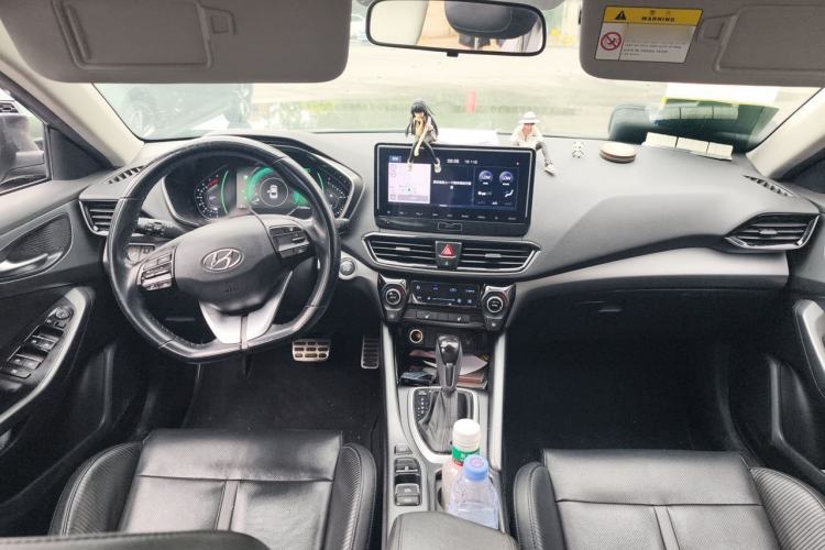 Used Hyundai Lafesta 2019 280TGDi Smart Speed Version China VI Standard Center Console