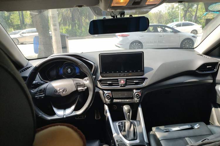 Used Hyundai Lafesta 2019 280TGDi Smart Speed Version China VI Standard Center Console