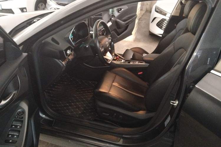 Used Hyundai Lafesta 2019 280TGDi Smart Speed Version China VI Standard Driver Seat