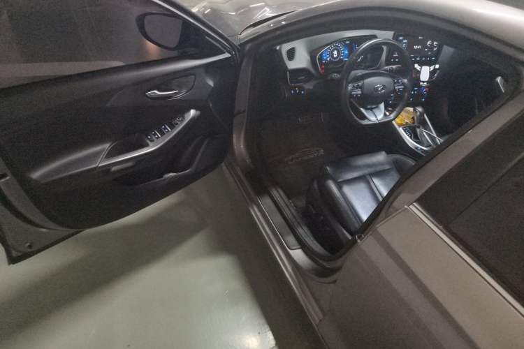 Used Hyundai Lafesta 2019 280TGDi Smart Speed Version China VI Standard Driver Seat