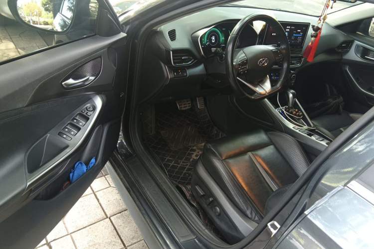 Used Hyundai Lafesta 2019 280TGDi Smart Speed Version China VI Standard Driver Seat