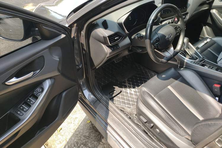 Used Hyundai Lafesta 2019 280TGDi Smart Speed Version China VI Standard Driver Seat