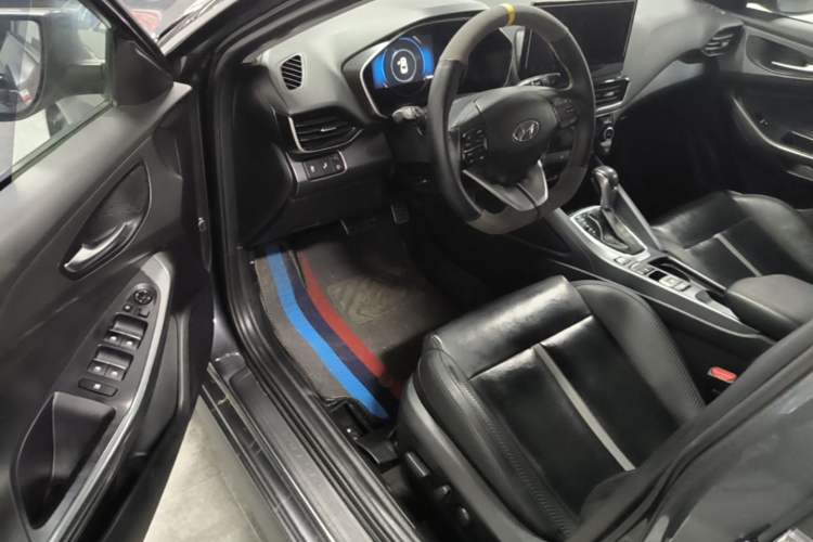 Used Hyundai Lafesta 2019 280TGDi Smart Speed Version China VI Standard Driver Seat