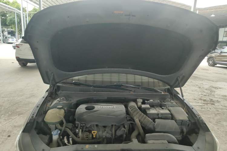 Used Hyundai Lafesta 2019 280TGDi Smart Speed Version China VI Standard Engine Bay