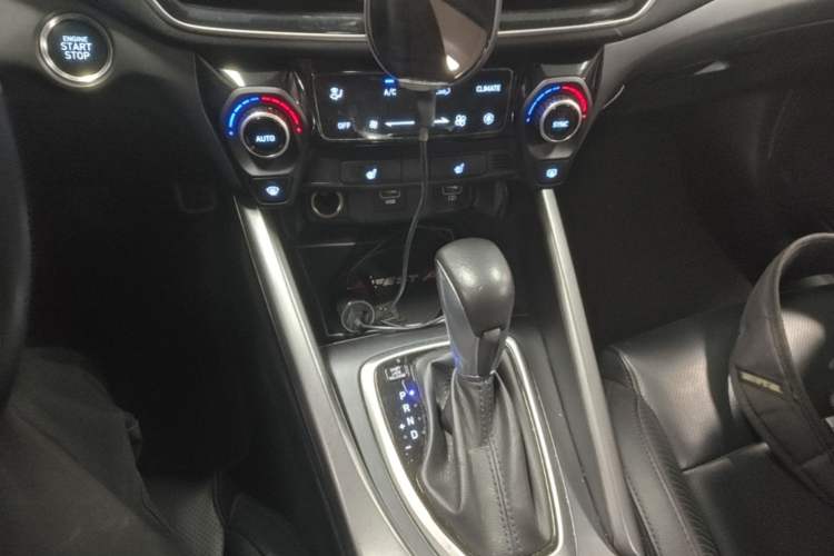 Used Hyundai Lafesta 2019 280TGDi Smart Speed Version China VI Standard Gear Lever