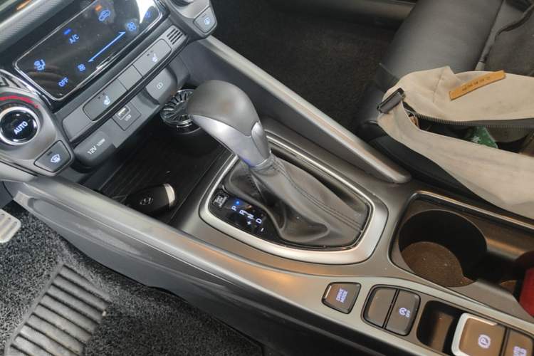 Used Hyundai Lafesta 2019 280TGDi Smart Speed Version China VI Standard Gear Lever