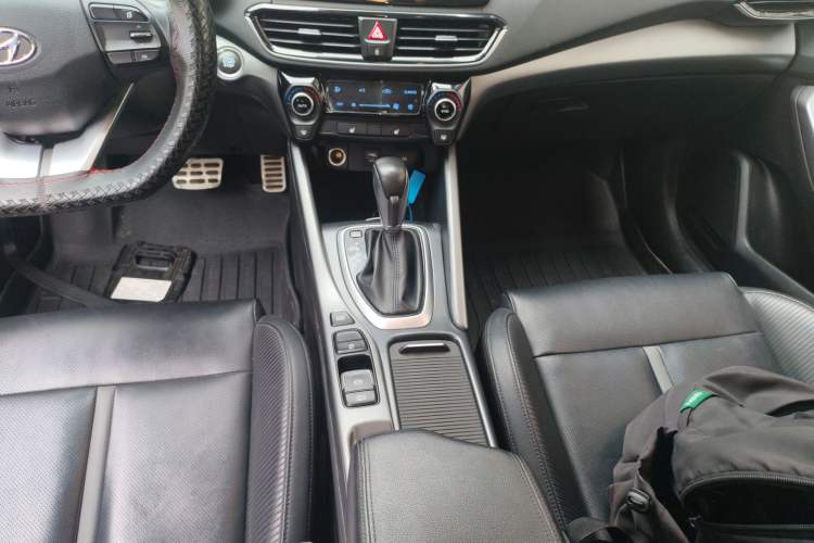 Used Hyundai Lafesta 2019 280TGDi Smart Speed Version China VI Standard Gear Lever