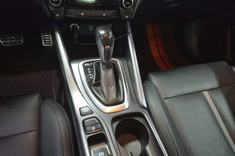 Used Hyundai Lafesta 2019 280TGDi Smart Speed Version China VI Standard Gear Lever