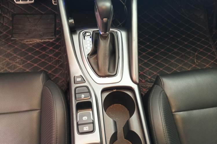 Used Hyundai Lafesta 2019 280TGDi Smart Speed Version China VI Standard Gear Lever