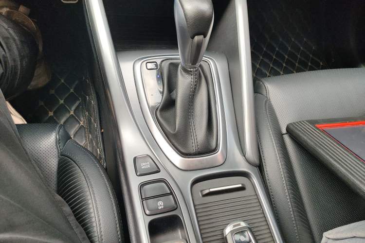 Used Hyundai Lafesta 2019 280TGDi Smart Speed Version China VI Standard Gear Lever
