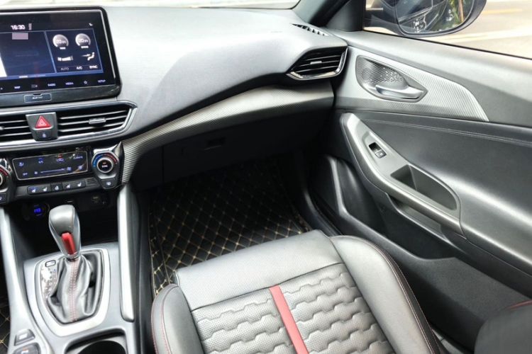 Used Hyundai Lafesta 2019 280TGDi Prestige Edition China VI Standard Interior 4