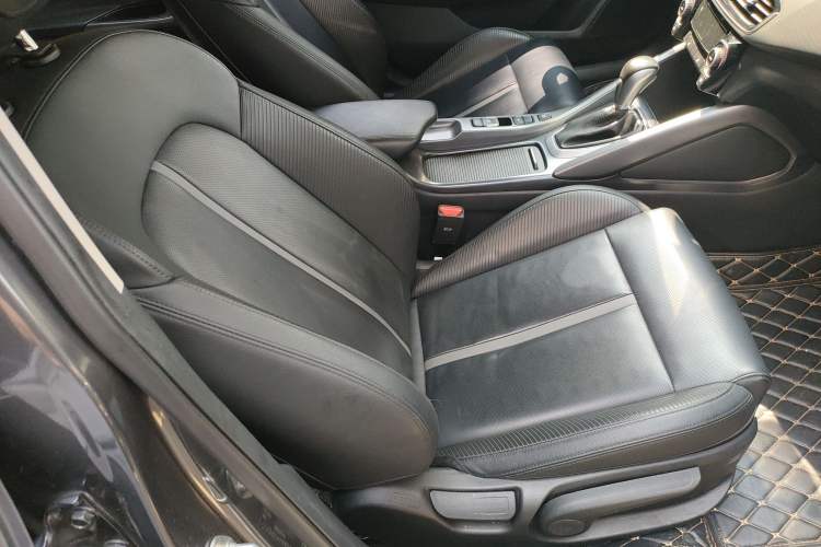 Used Hyundai Lafesta 2019 280TGDi Smart Speed Version China VI Standard Right Front Seat