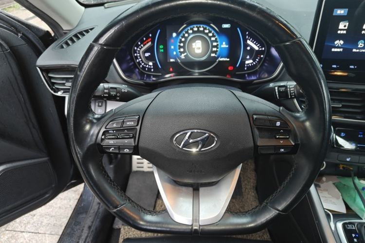 Used Hyundai Lafesta 2019 280TGDi Smart Speed Version China VI Standard Steering Wheel