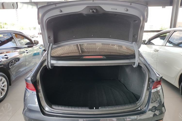 Used Hyundai Lafesta 2019 280TGDi Smart Edition China VI Standard Trunk