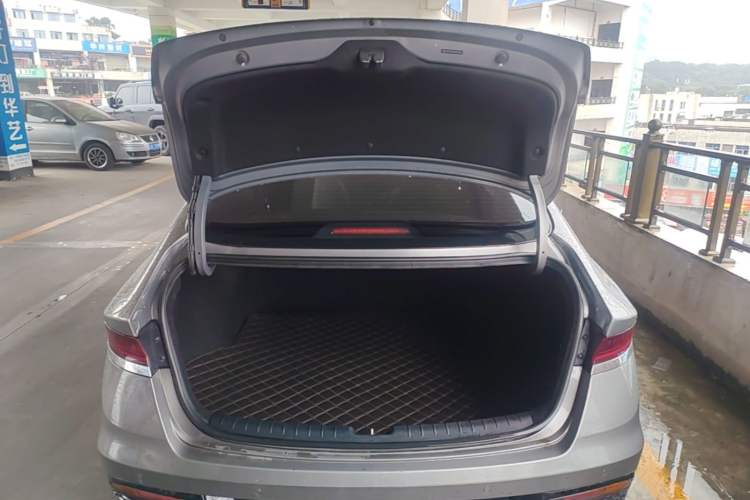 Used Hyundai Lafesta 2019 280TGDi Smart Speed Version China VI Standard Trunk