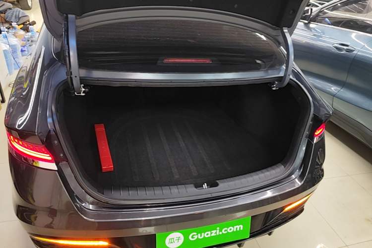 Used Hyundai Lafesta 2019 280TGDi Prestige Edition China VI Standard Trunk